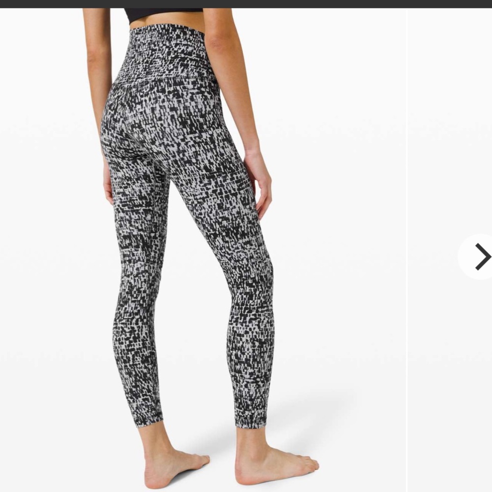 GUC Lululemon Align Black and White 25” Size 4